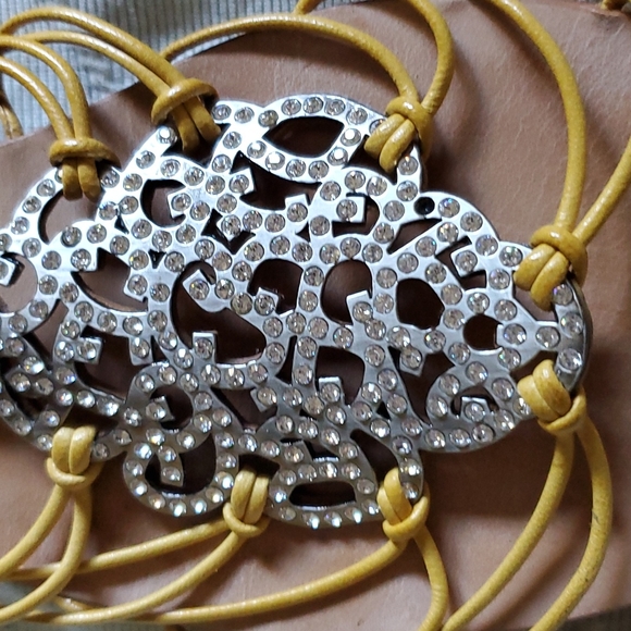 Modern Vintage Strappy sandal flats - Picture 3 of 4